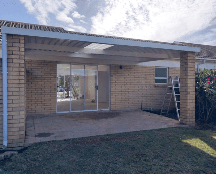 We provide shading solutions for courtyards 